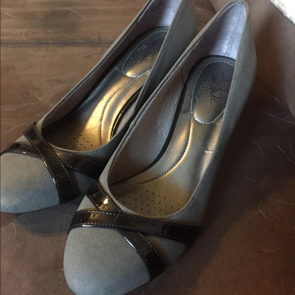 Gray kitten heels